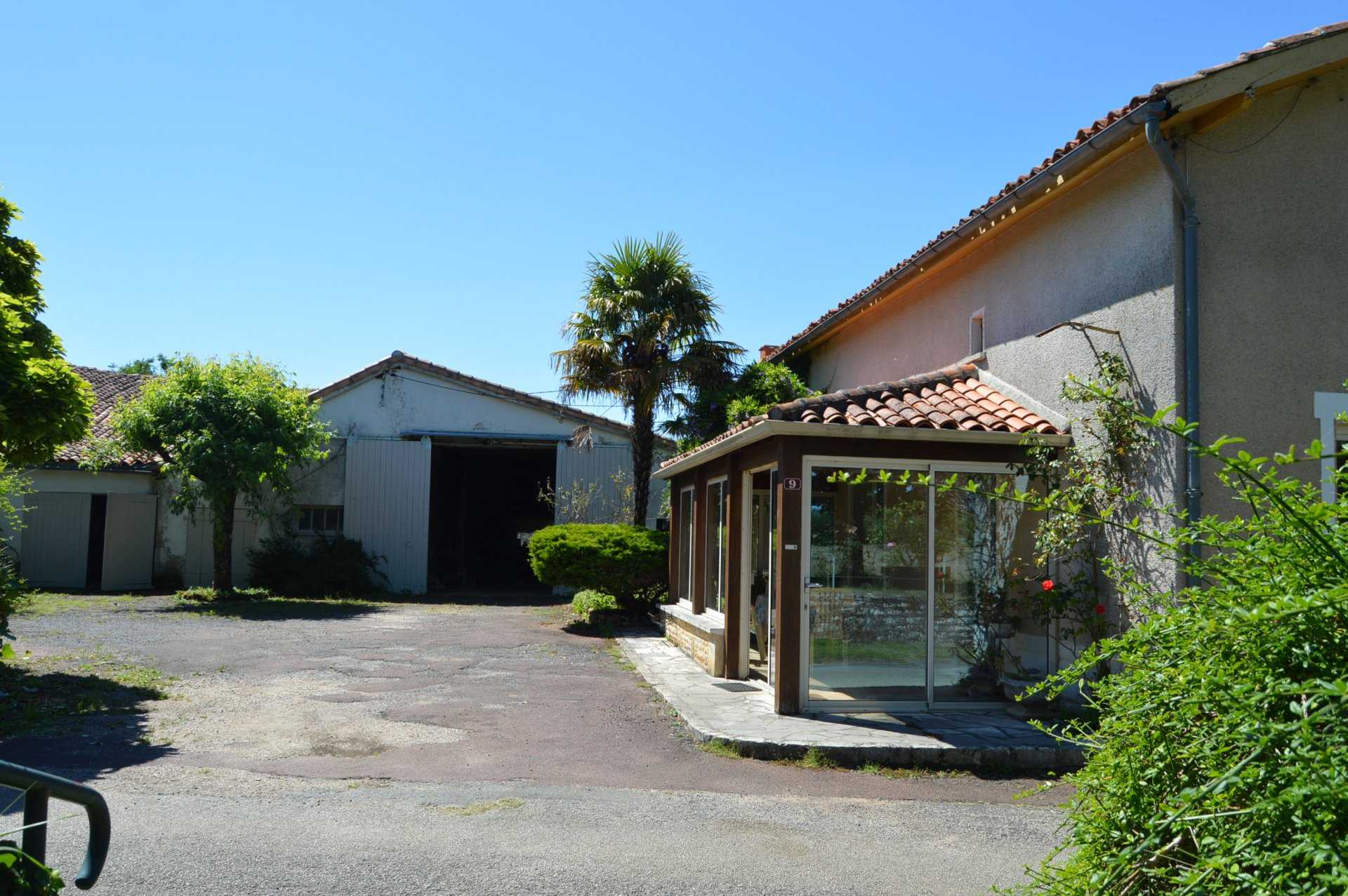 жилой дом в Condac, Nouvelle-Aquitaine 10837370