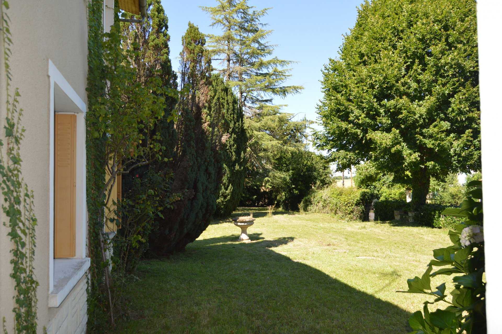casa en Condac, Nouvelle-Aquitaine 10837370