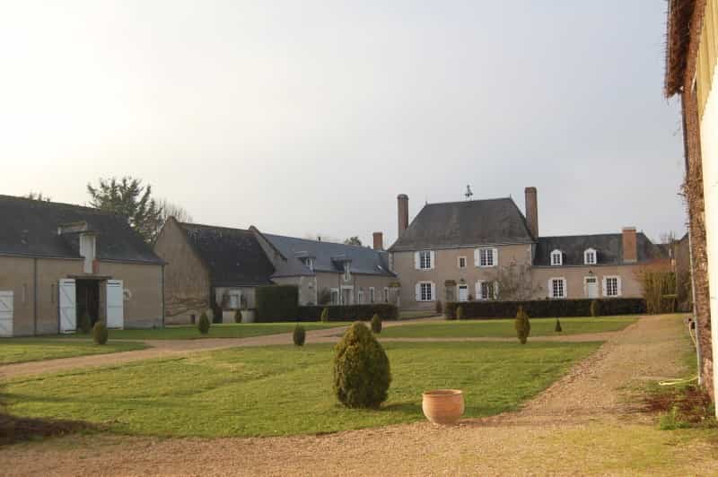 σπίτι σε Tours, Centre-Val de Loire 10837372