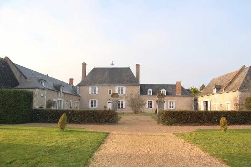 жилой дом в Tours, Centre-Val de Loire 10837372