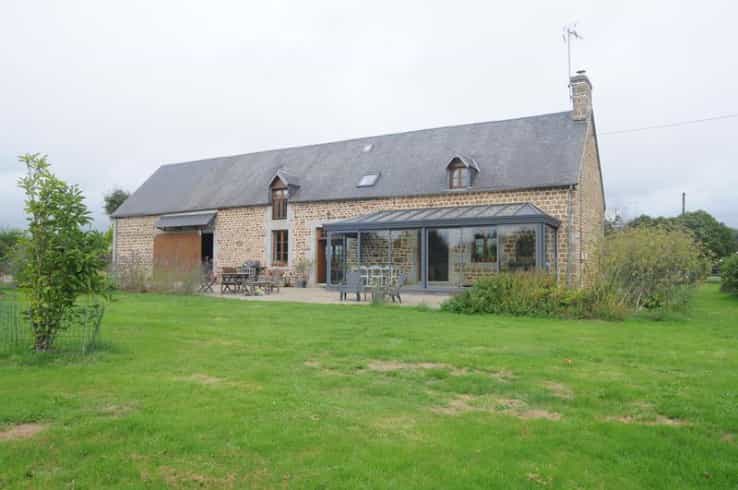 House in Mortain-Bocage, Normandy 10837378