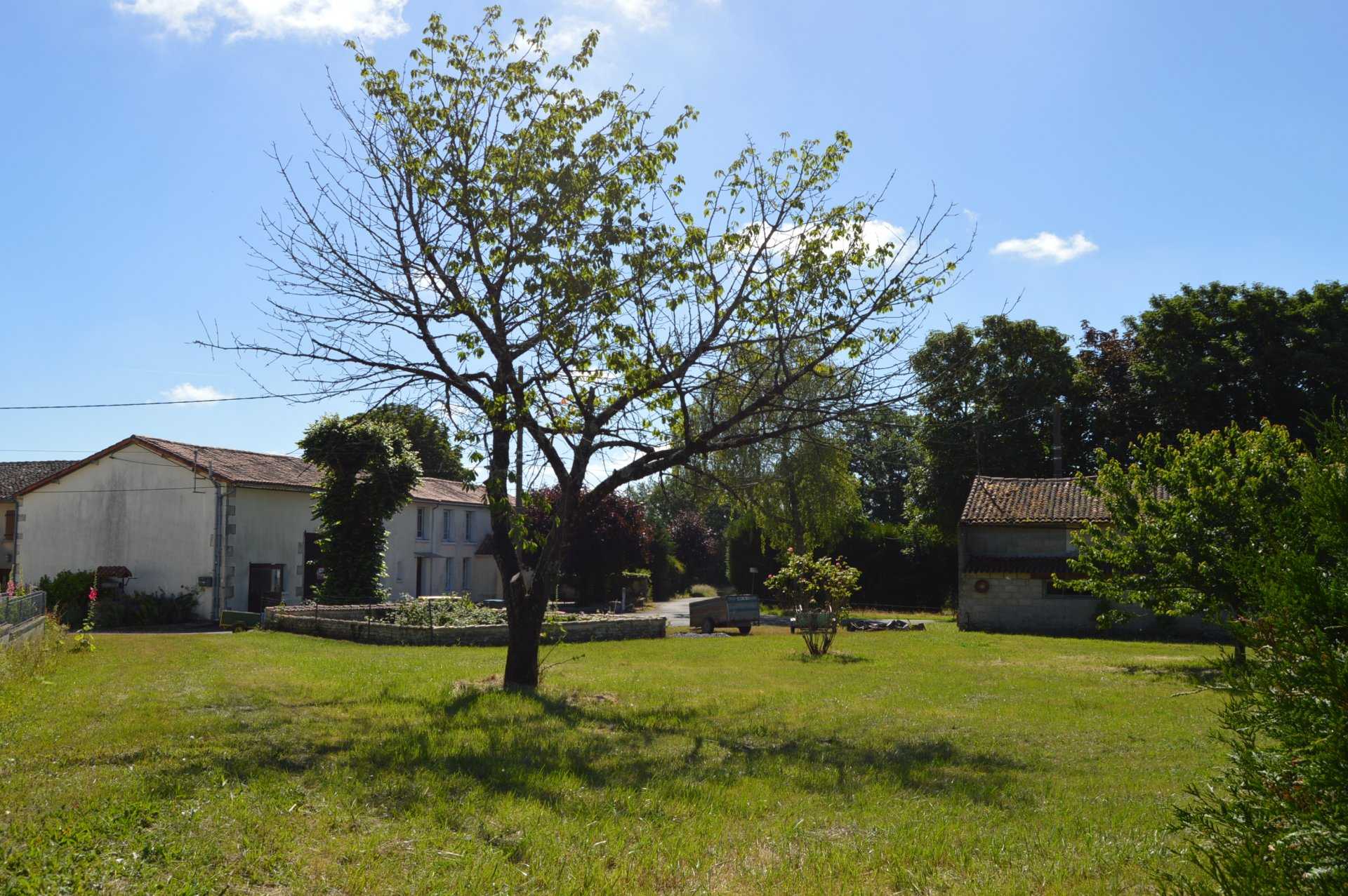 房子 在 Villefagnan, Nouvelle-Aquitaine 10837406