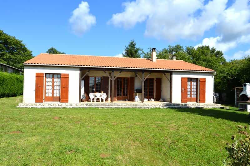 Other in Barro, Nouvelle-Aquitaine 10837422