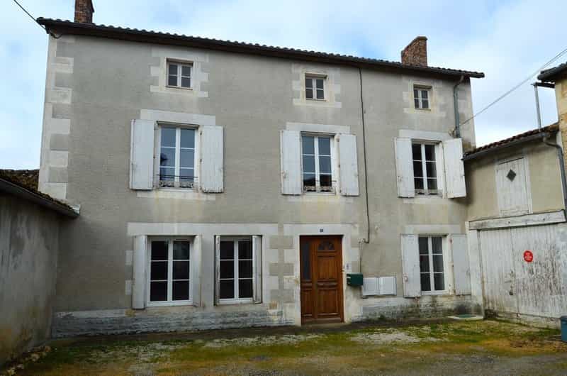 Dom w Vieux-Ruffec, Nouvelle-Aquitaine 10837446