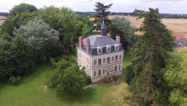 Talo sisään Chateau-du-Loir, Pays de la Loire 10837463