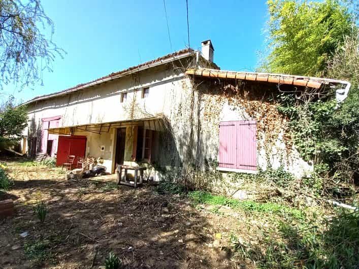 House in Blanzay, Nouvelle-Aquitaine 10837471