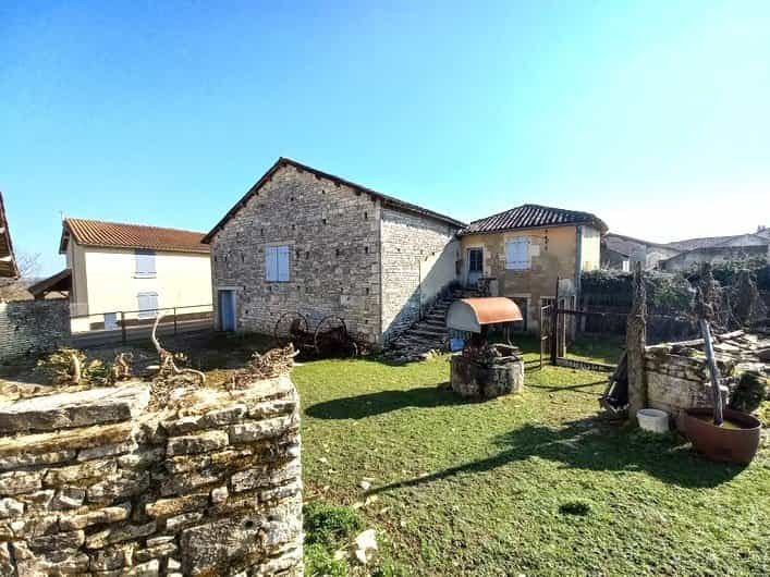 House in Aunac-sur-Charente, Nouvelle-Aquitaine 10837484