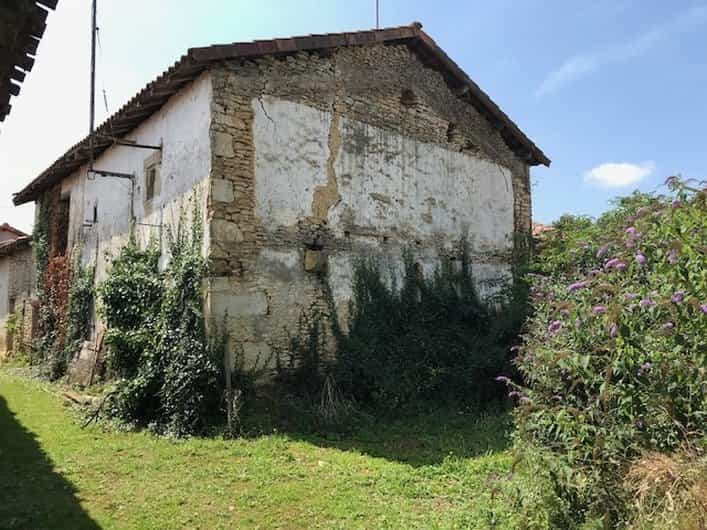 Rumah di Chassiecq, Nouvelle-Aquitaine 10837487