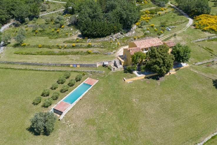 rumah dalam Seillans, Provence-Alpes-Côte d'Azur 10837505