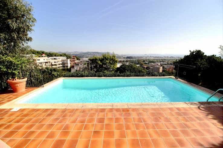 Condominium in Mandelieu-la-Napoule, Provence-Alpes-Cote d'Azur 10837531
