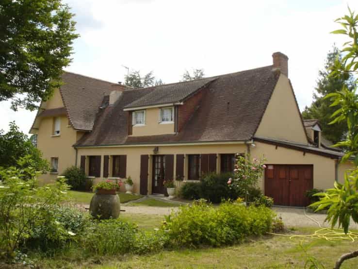 Condominio en La Flèche, Pays de la Loire 10837627