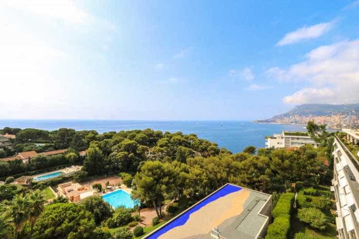 Condominium in Cap Martin, Provence-Alpes-Cote d'Azur 10837634