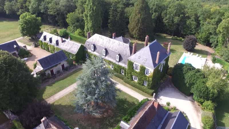 House in Tours, Centre-Val de Loire 10837680