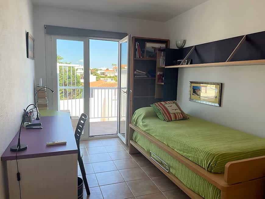 Condominium in Cala Llonga, Illes Balears 10837951