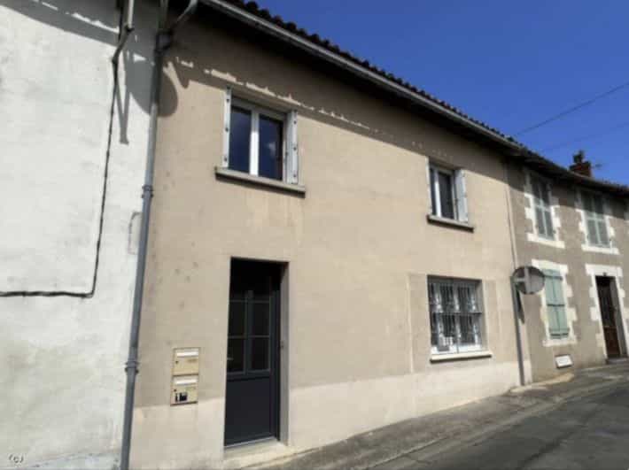 σπίτι σε Sauze-Vaussais, Nouvelle-Aquitaine 10838393