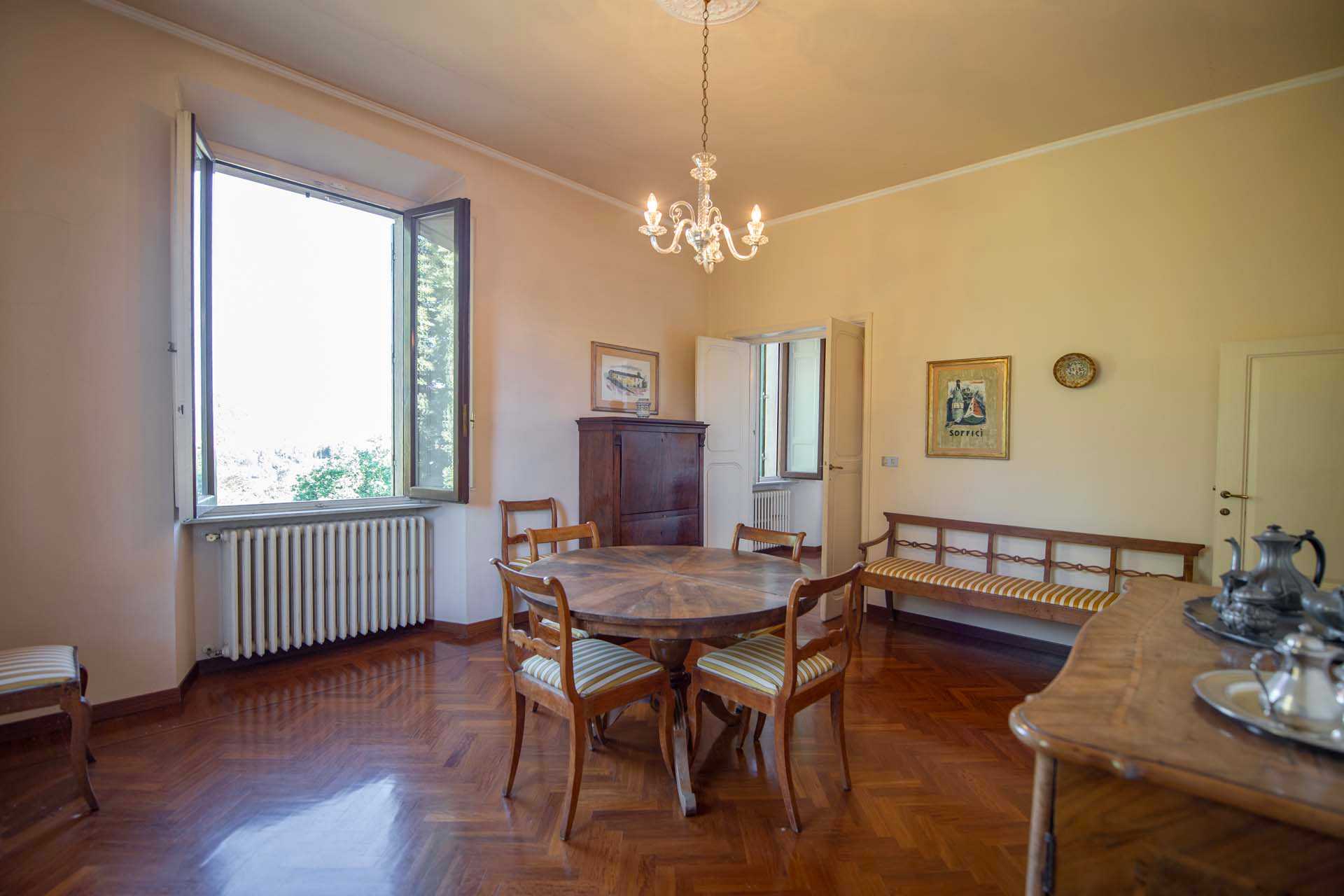 rumah dalam Arezzo, Toscana 10838470
