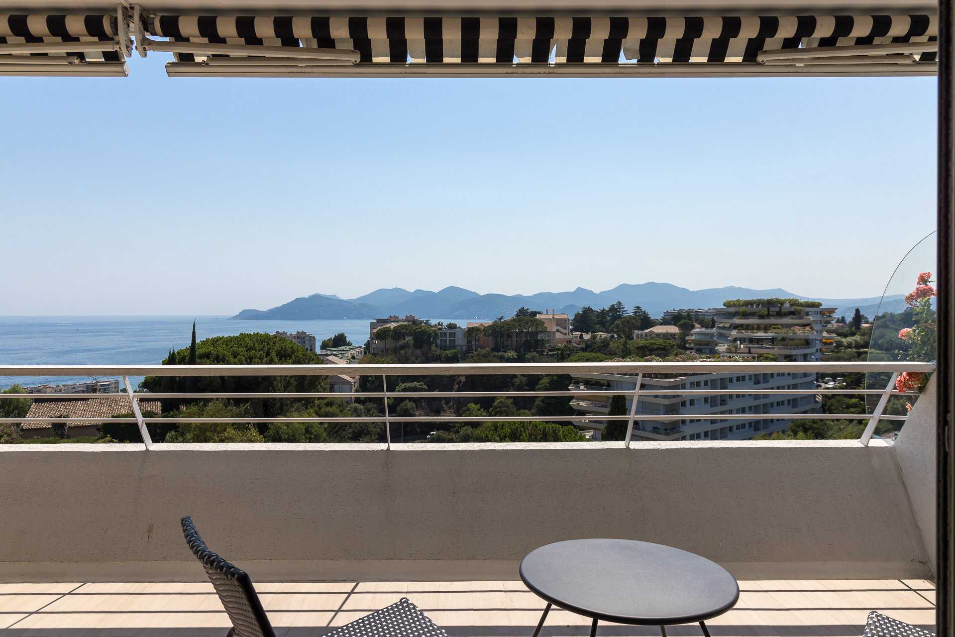 公寓 在 Cannes, Provence-Alpes-Côte d'Azur 10838488