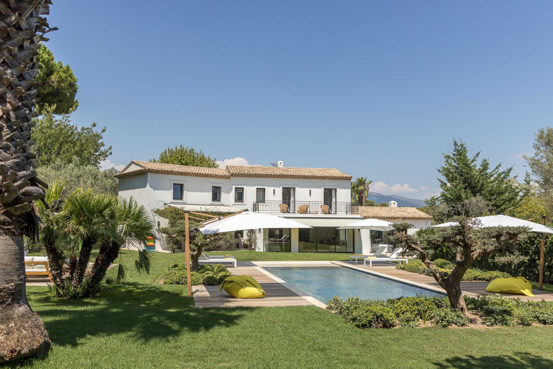 House in Mougins, Provence-Alpes-Cote d'Azur 10838605