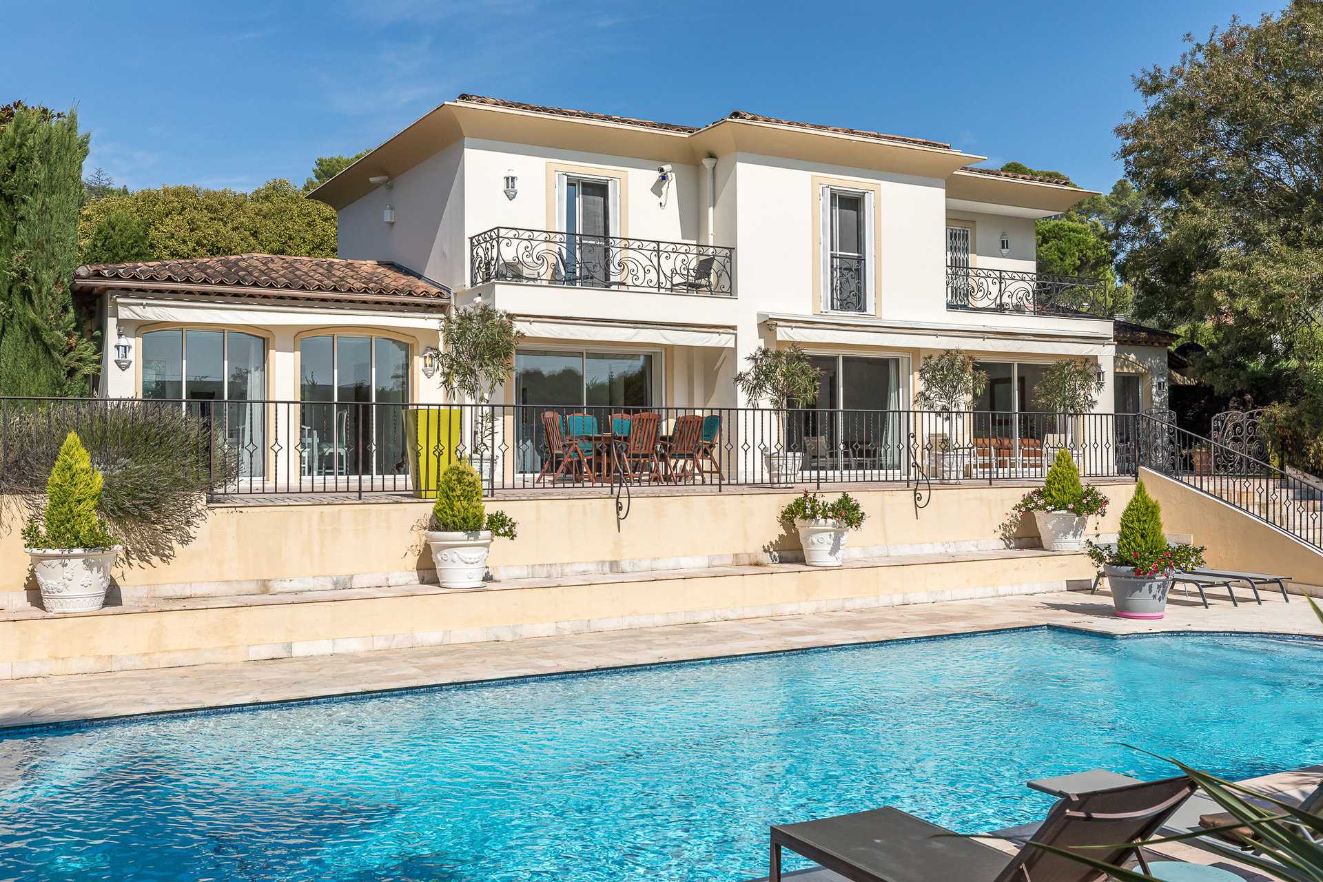 Talo sisään Mougins, Provence-Alpes-Cote d'Azur 10838608