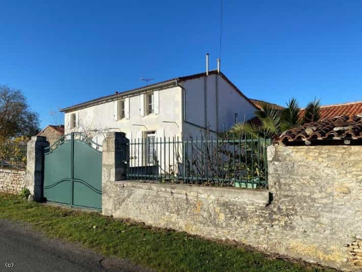 House in Condac, Nouvelle-Aquitaine 10839403