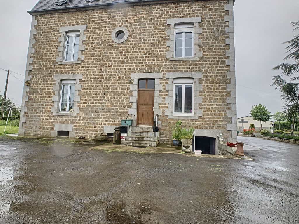 Haus im Isigny-le-Buat, Normandie 10839413