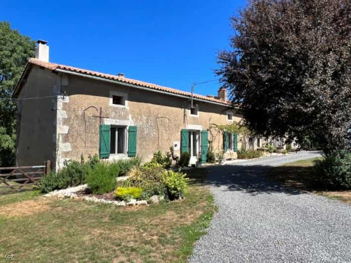 House in Lizant, Nouvelle-Aquitaine 10839463