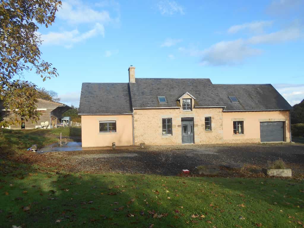 House in Sainte-Marie-du-Bois, Normandie 10839496