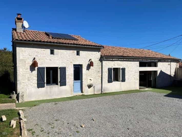 House in Condac, Nouvelle-Aquitaine 10839530