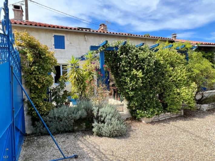 House in Mansle, Nouvelle-Aquitaine 10839582