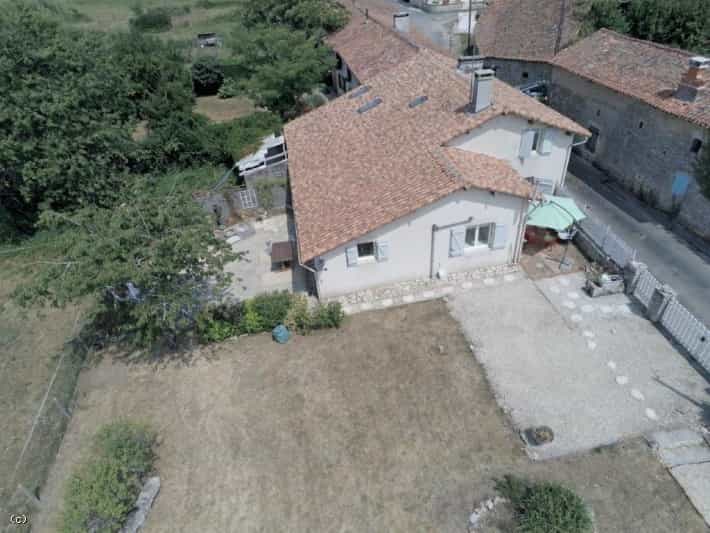Rumah di Sampanye-Mouton, Nouvelle-Aquitaine 10839585