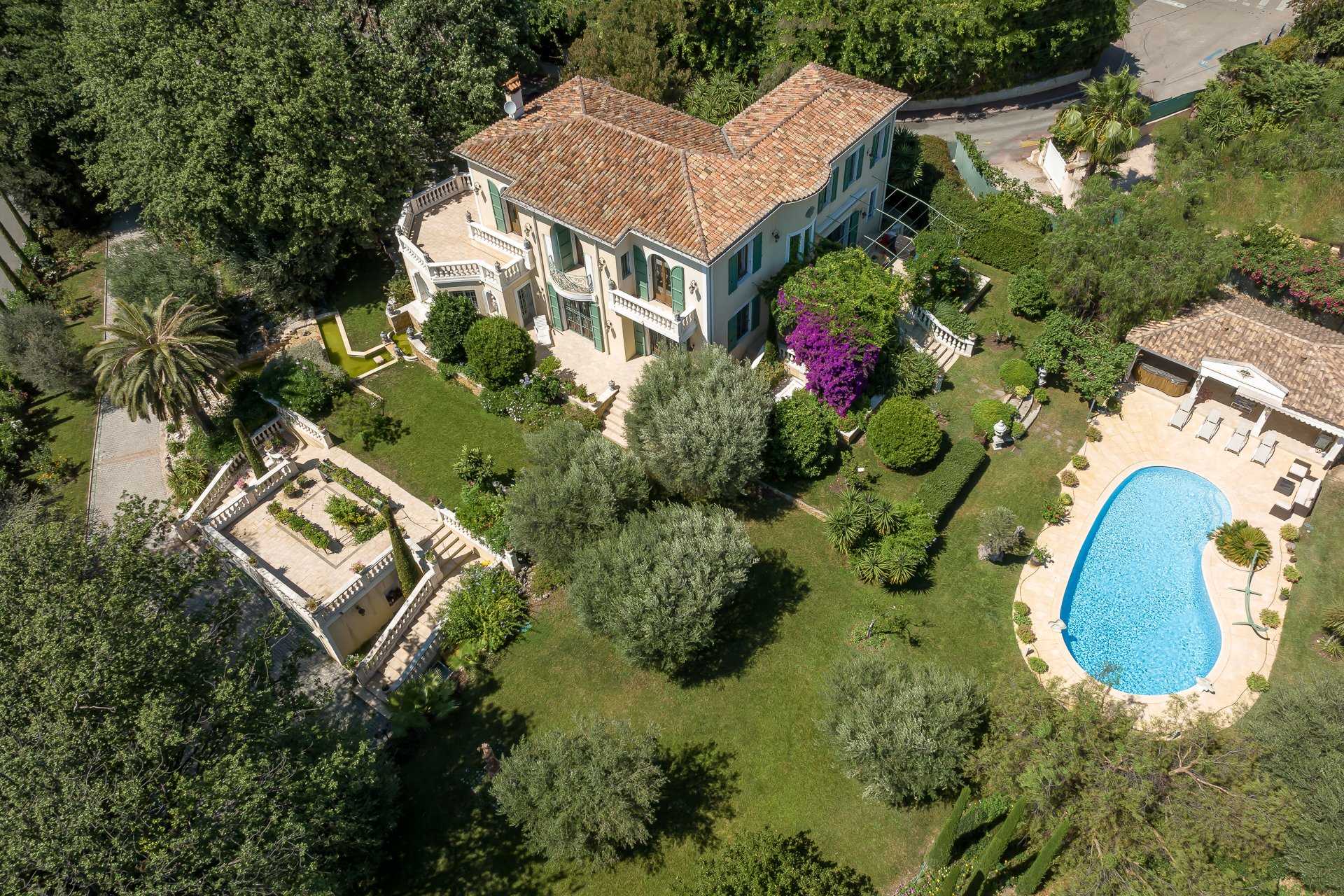 房子 在 Cagnes-sur-Mer, Provence-Alpes-Côte d'Azur 10840254