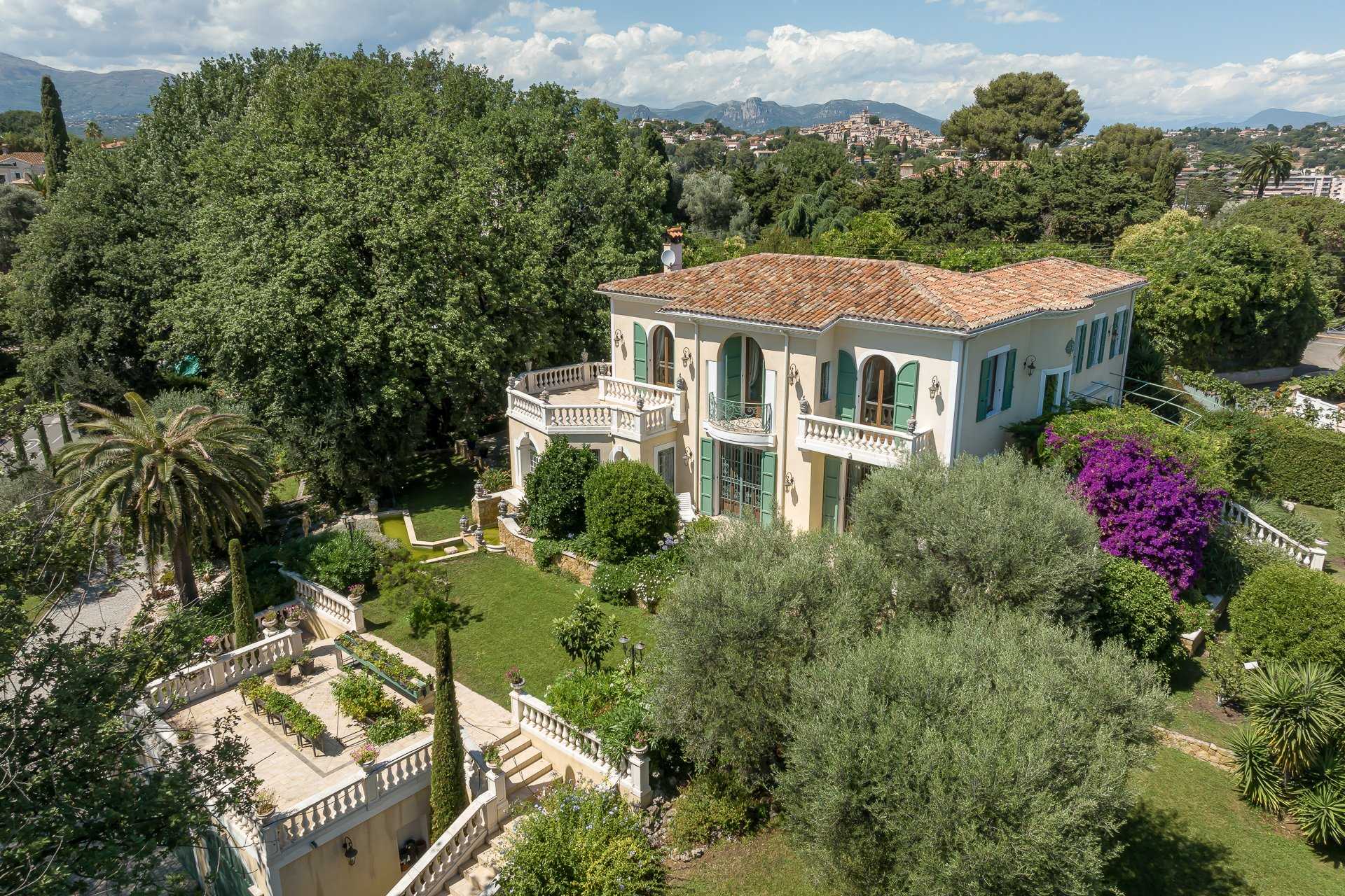 Будинок в Cagnes-sur-Mer, Provence-Alpes-Côte d'Azur 10840254