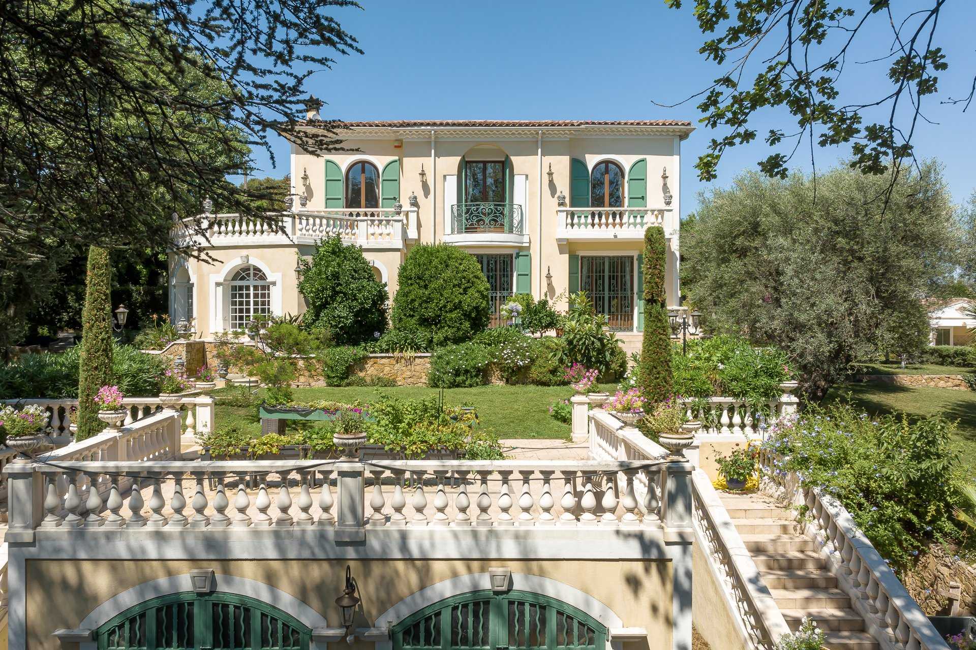 rumah dalam Cagnes-sur-Mer, Provence-Alpes-Côte d'Azur 10840254