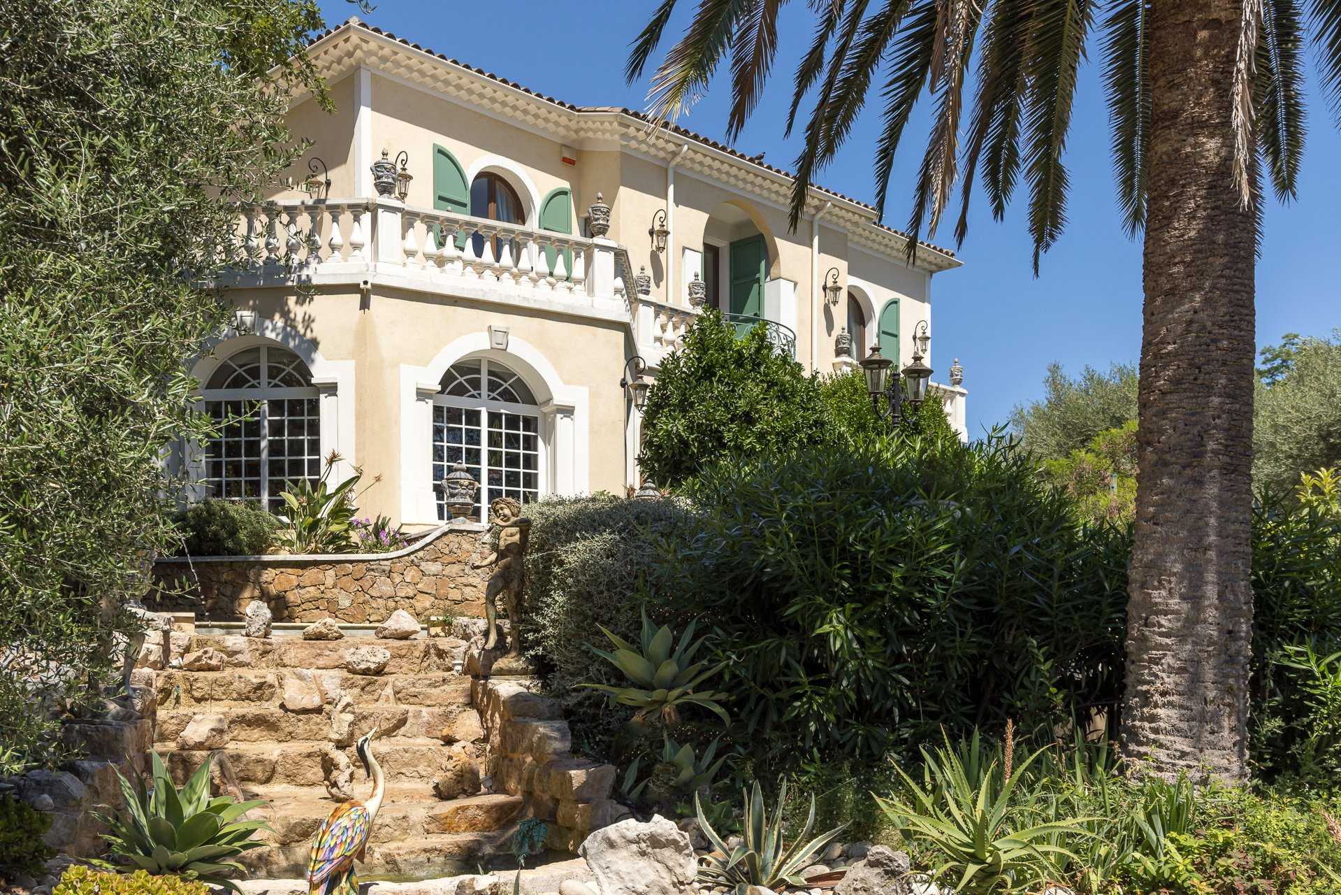 casa en Cagnes-sur-Mer, Provence-Alpes-Côte d'Azur 10840254