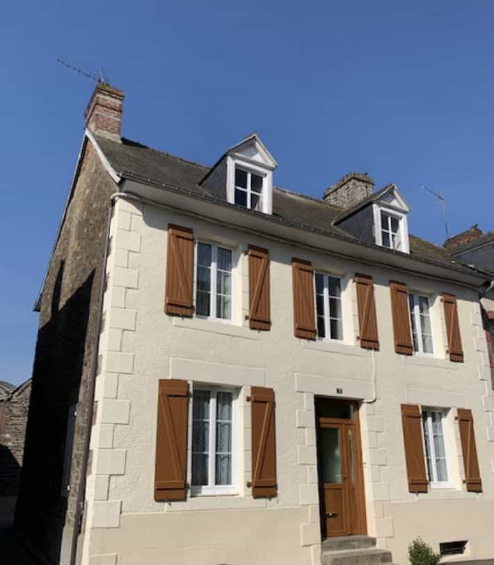 House in Ambrieres-les-Vallees, Pays de la Loire 10840263
