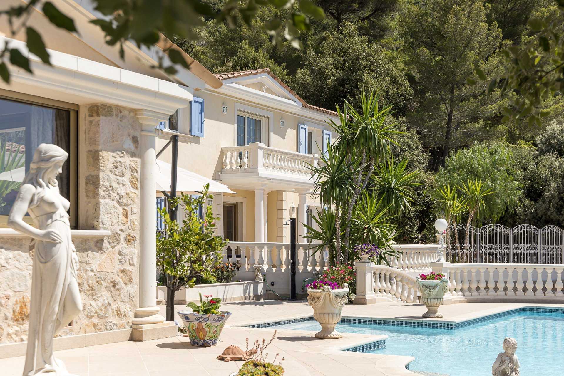 Talo sisään Le Collet, Provence-Alpes-Cote d'Azur 10840274