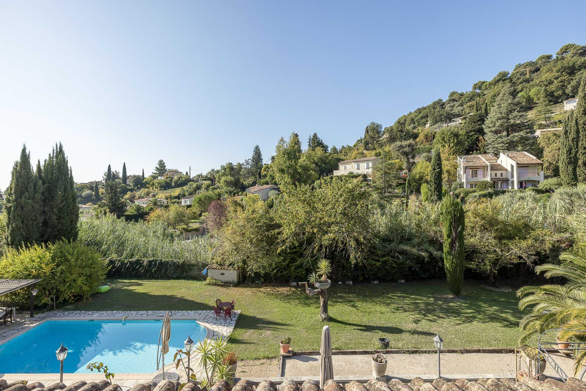 Rumah di Saint-Paul-de-Vence, Provence-Alpes-Cote d'Azur 10840275