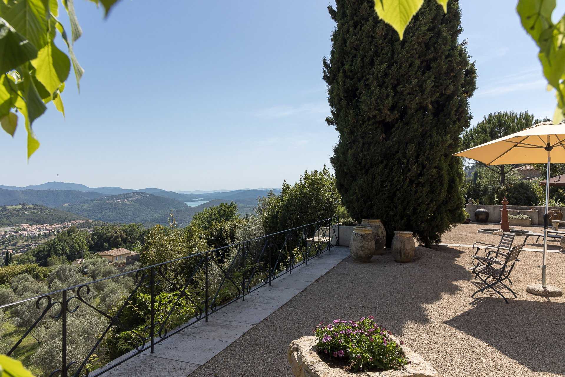 Rumah di Le Tignet, Provence-Alpes-Cote d'Azur 10840277