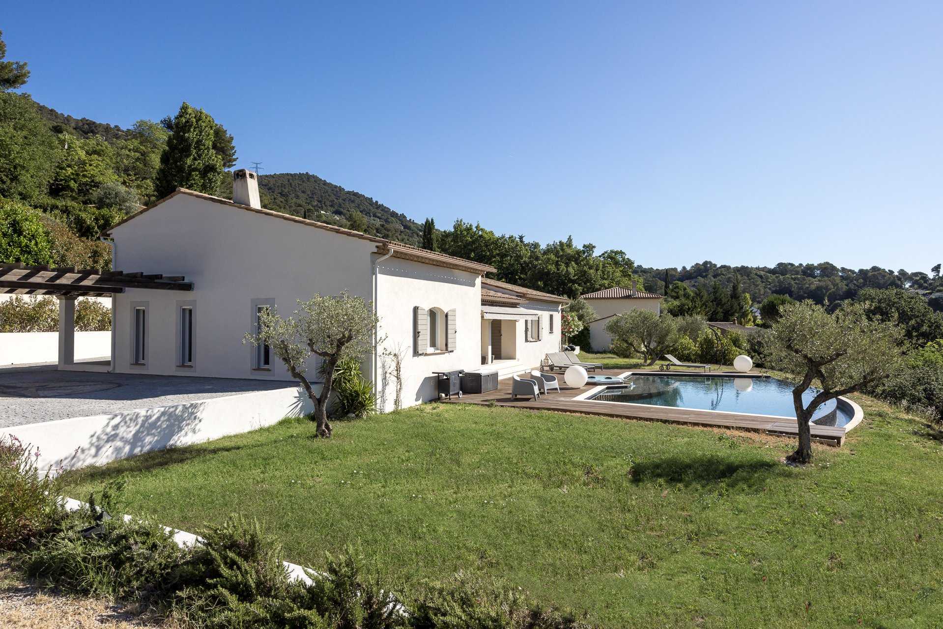 House in Le Tignet, Provence-Alpes-Côte d'Azur 10840278