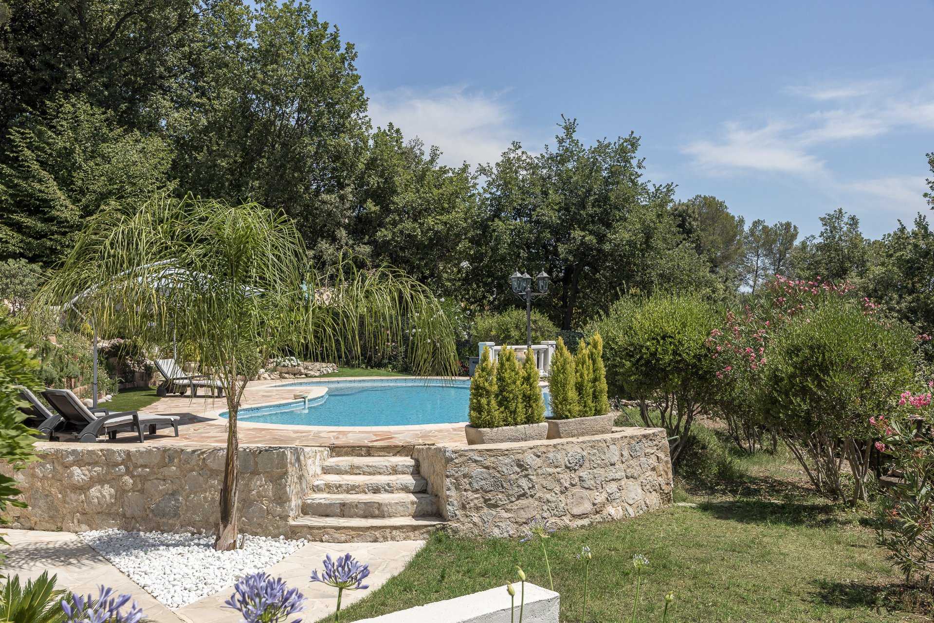 Hus i Roquefort-les-Pins, Provence-Alpes-Côte d'Azur 10840286