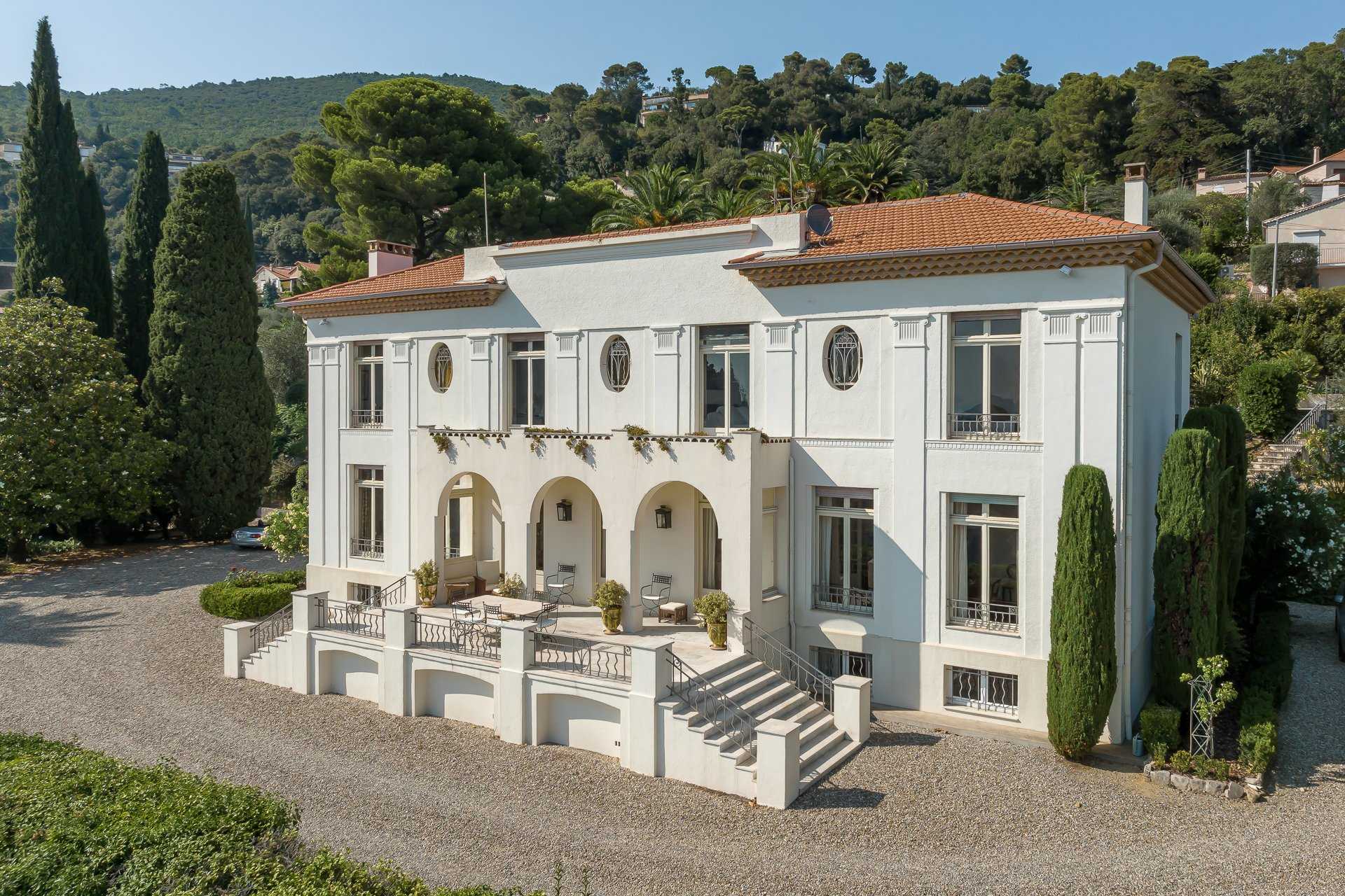 房子 在 Grasse, Provence-Alpes-Côte d'Azur 10840290