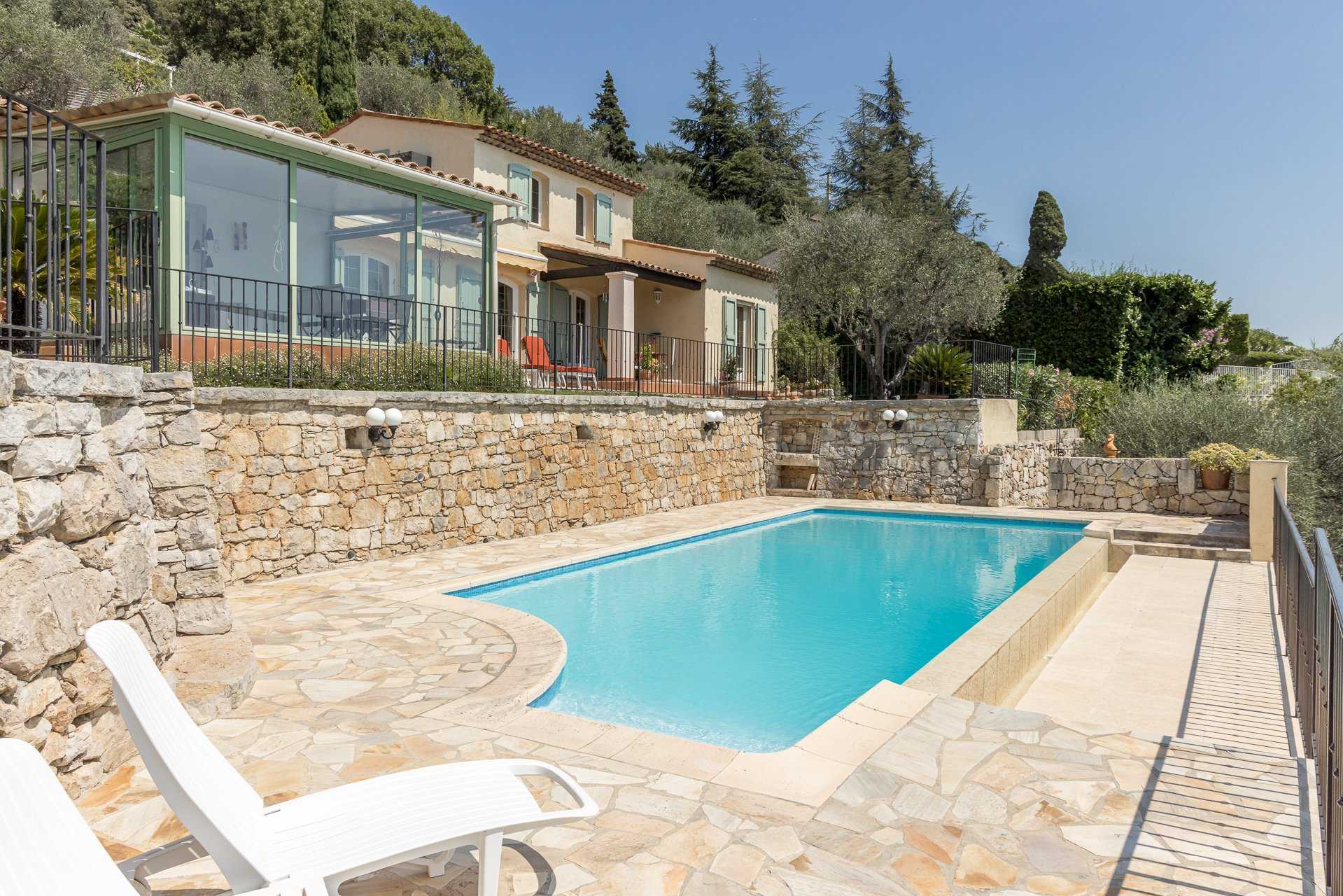 Hus i Le Tignet, Provence-Alpes-Cote d'Azur 10840292