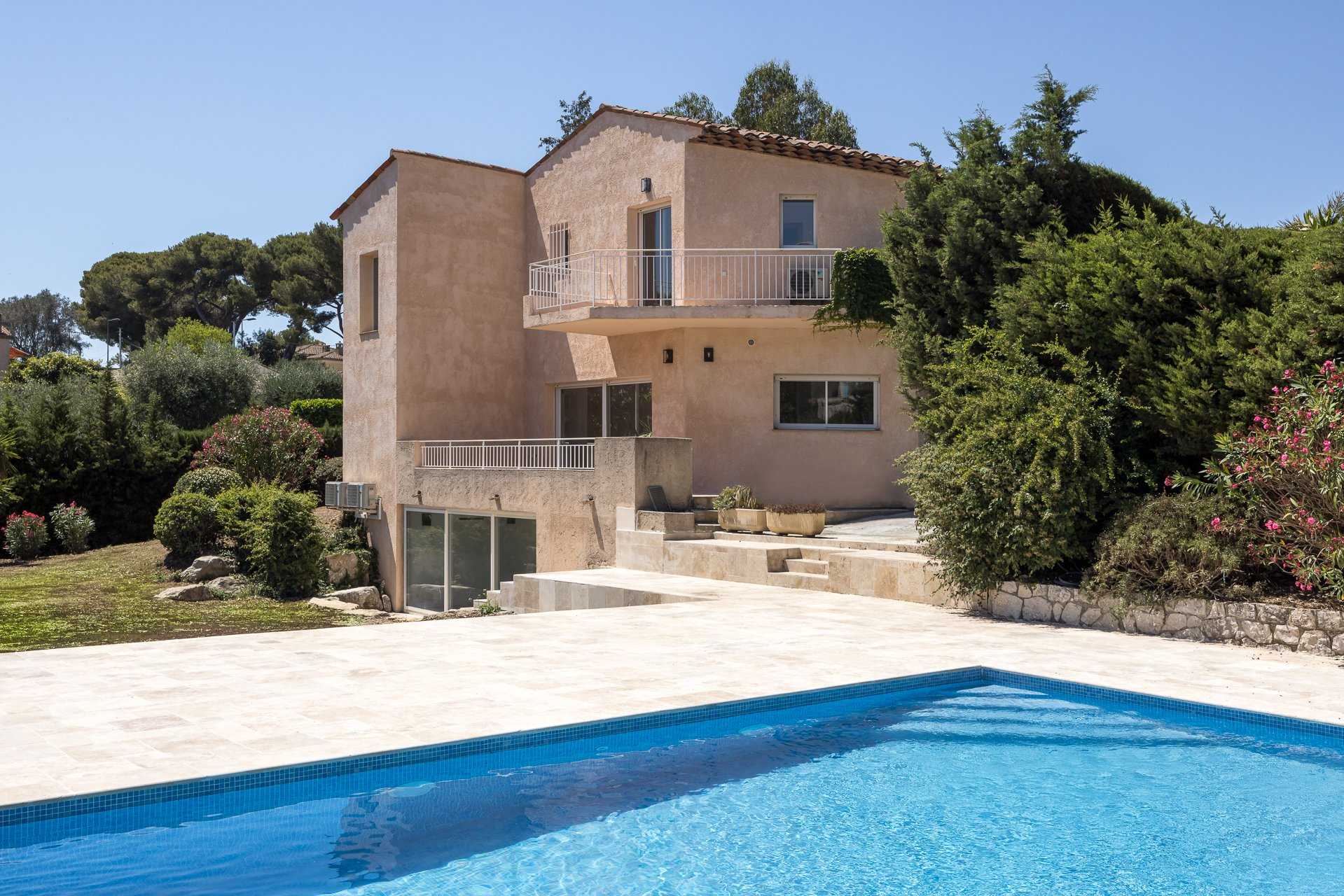 Rumah di Vallauris, Provence-Alpes-Cote d'Azur 10840314
