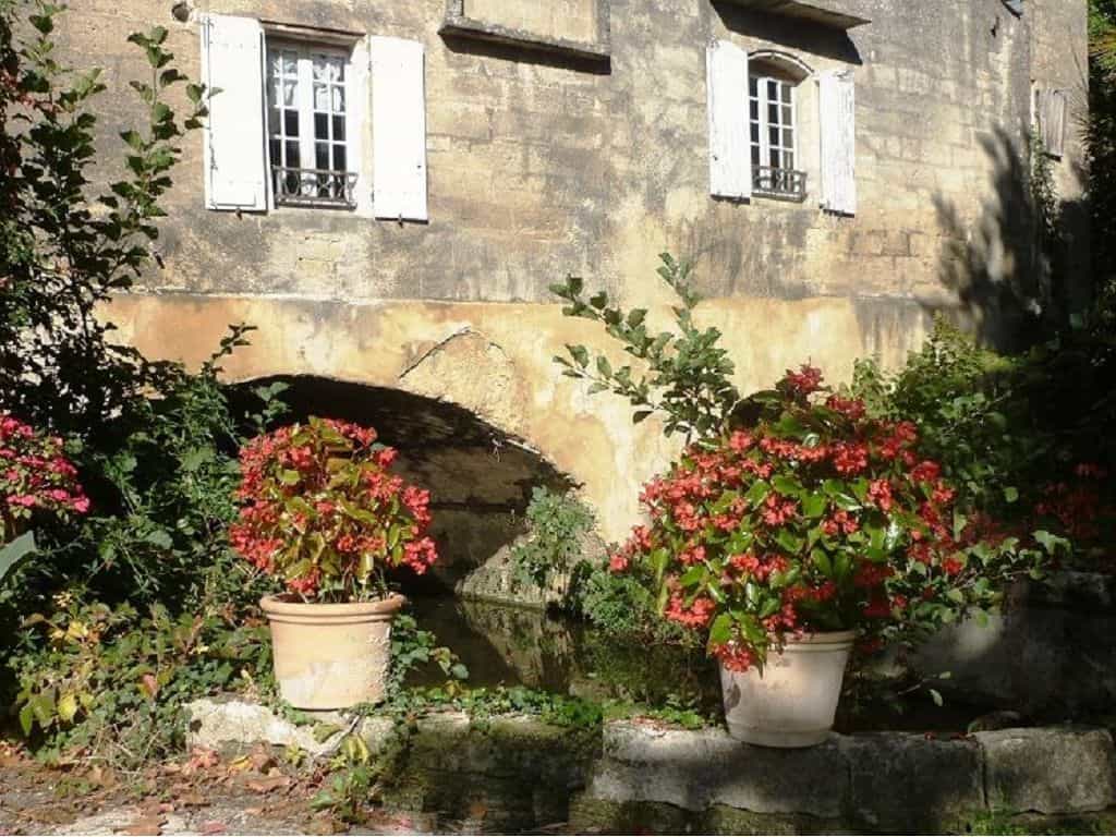 rumah dalam Uzes, Occitanie 10840316
