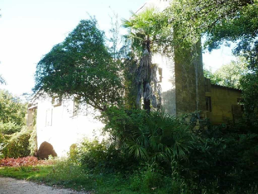 House in Uzes, Occitanie 10840316