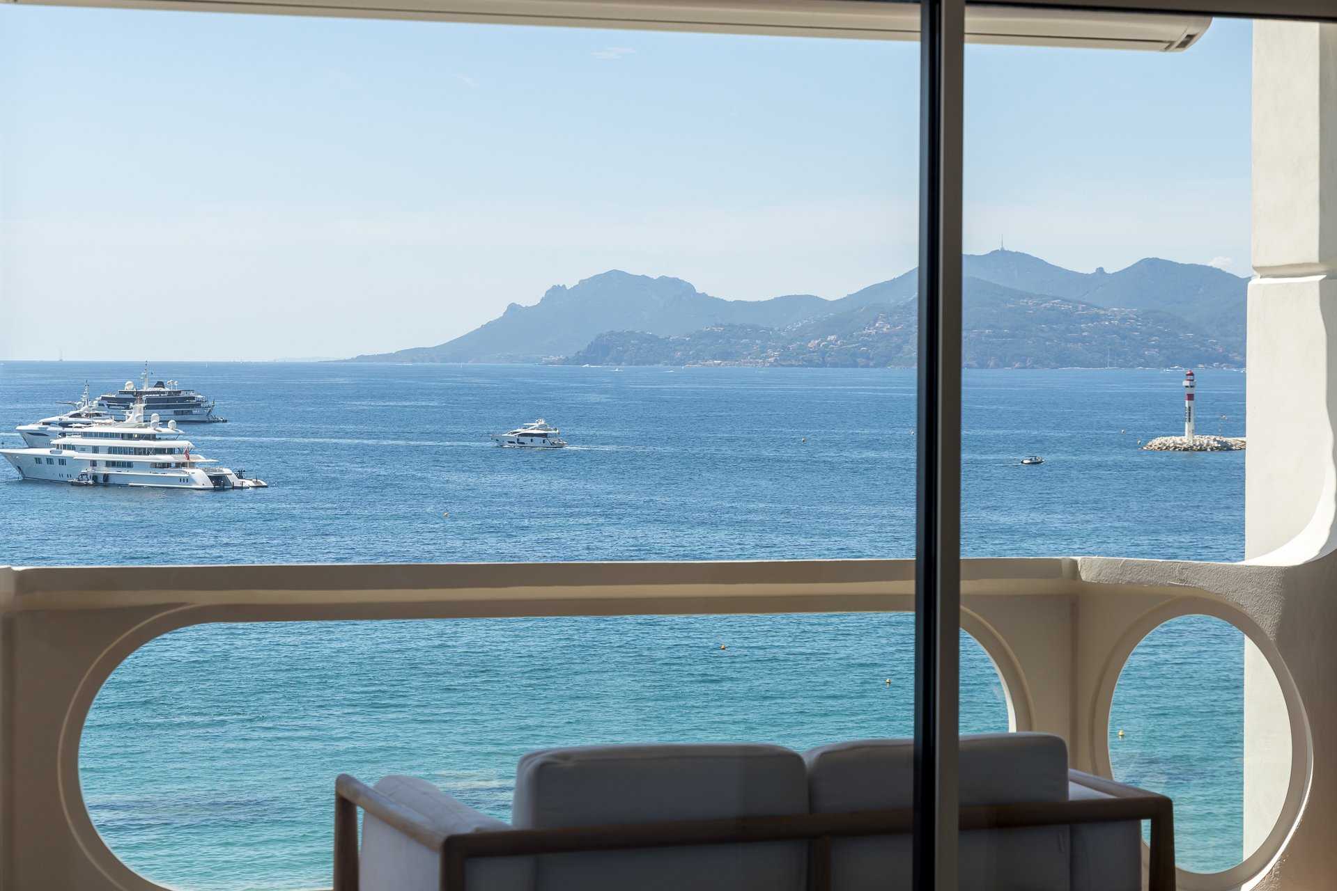 公寓 在 Cannes, Provence-Alpes-Côte d'Azur 10840337
