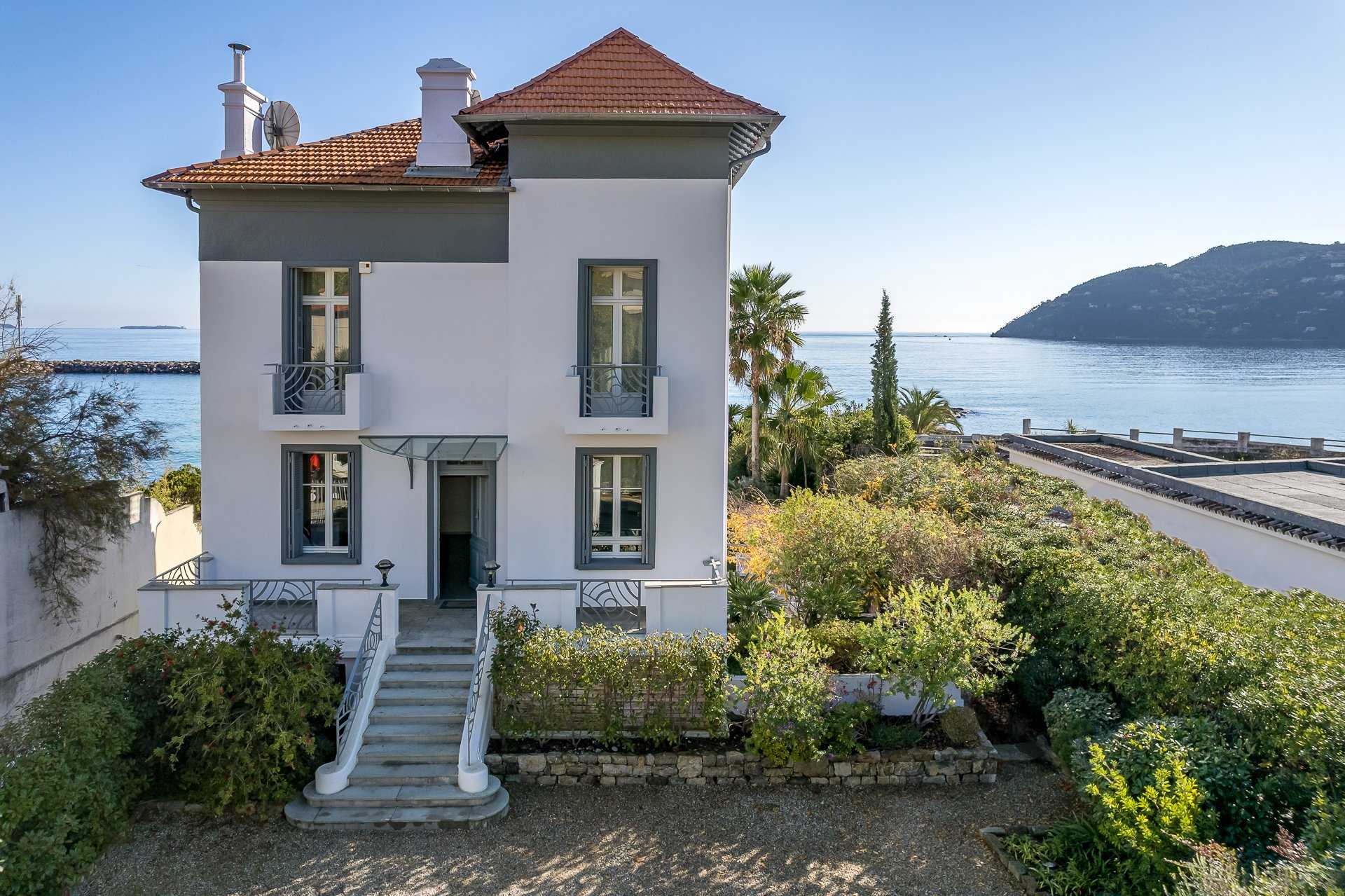 Будинок в Mandelieu-la-Napoule, Provence-Alpes-Cote d'Azur 10840344