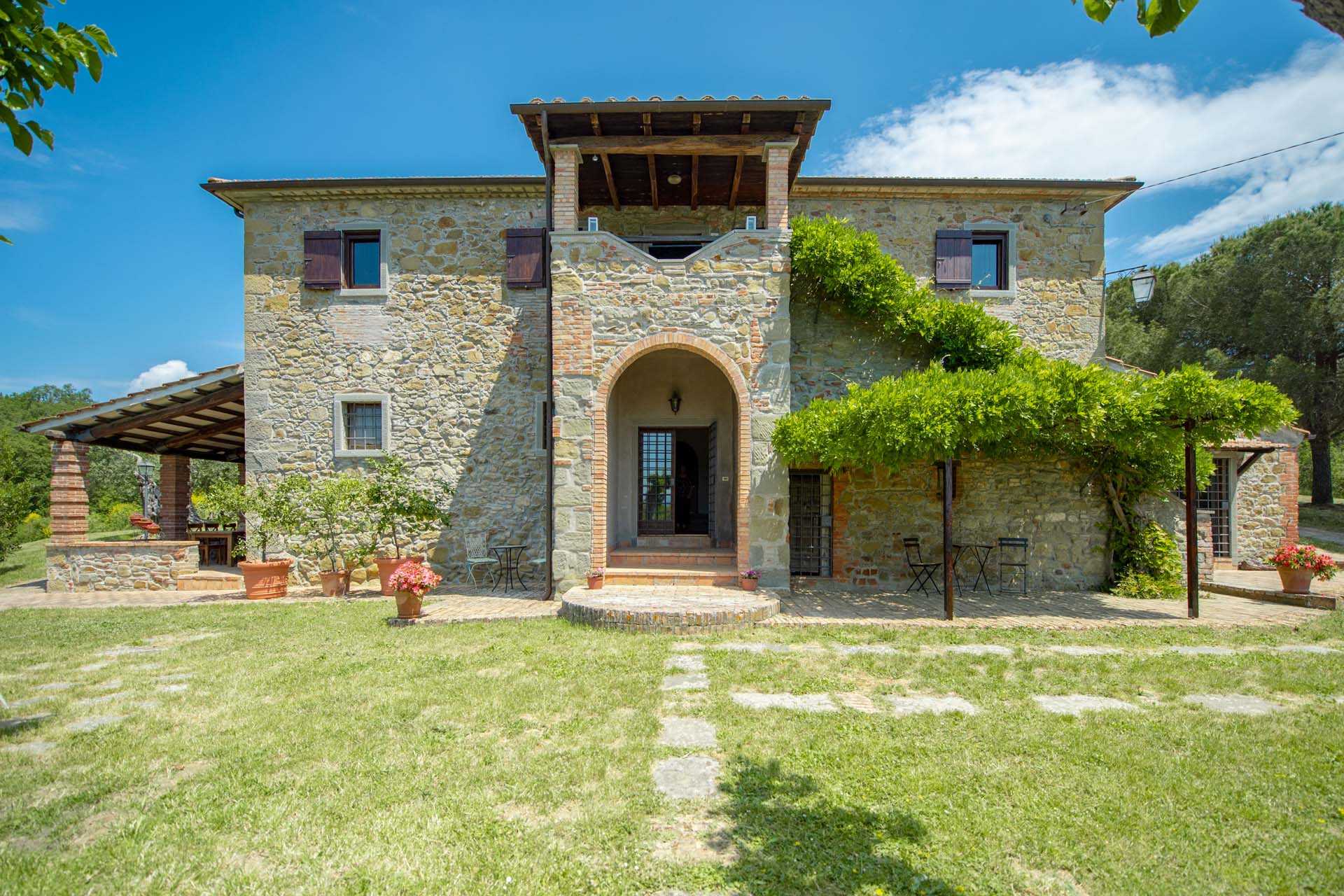 rumah dalam Tuoro sul Trasimeno, Umbria 10840404