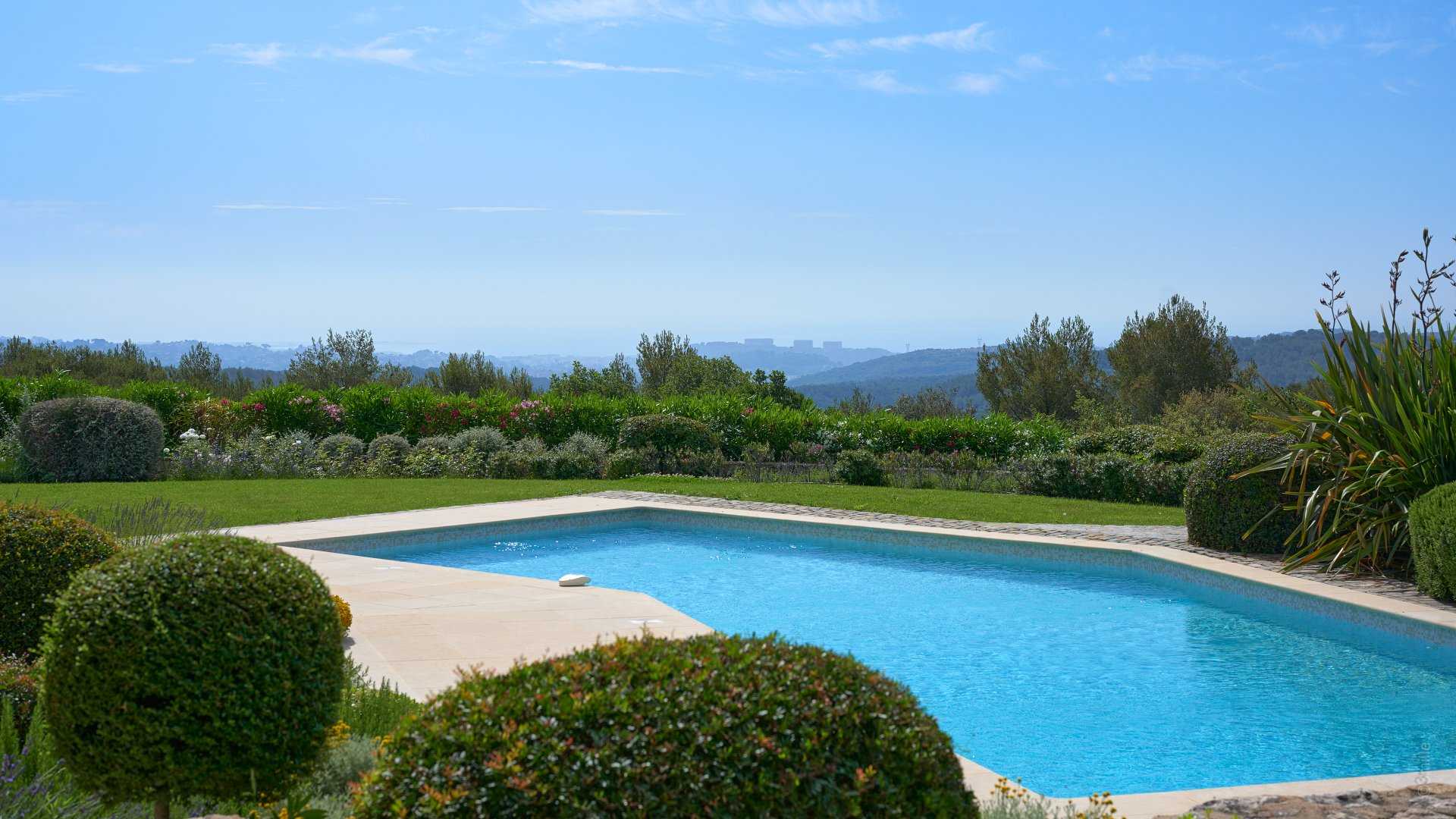 Rumah di Le Chateau, Provence-Alpes-Cote d'Azur 10840419