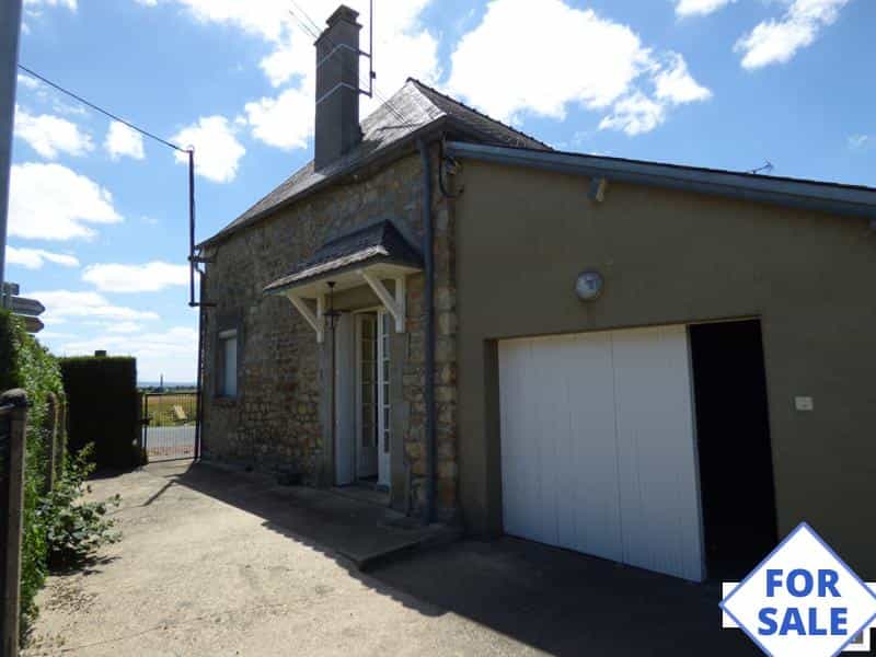 House in Saint-Cyr-en-Pail, Pays de la Loire 10840515